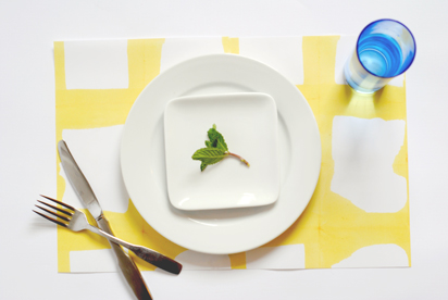 DIY Dip-Dyed Paper Placemat